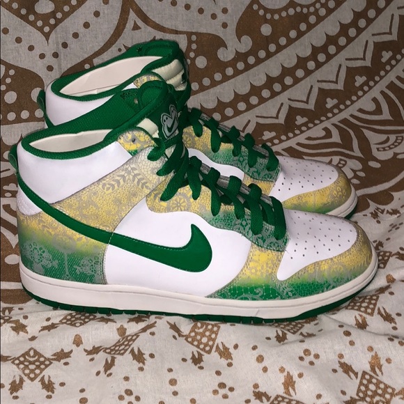 Nike Shoes - GREEN NIKE SHOES